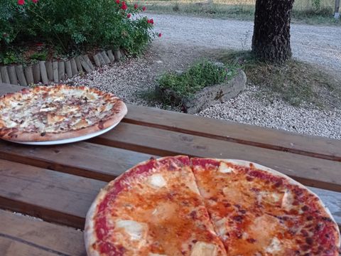 CARAVANE 3 personnes -  sans sanitaires privés (samedi à samedi du 8/07 au 26/08) 3 pers.