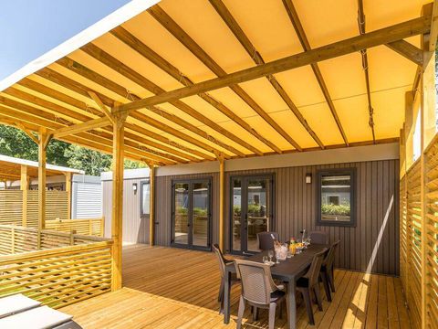 MOBILHOME 6 personnes - Mobil-home | Premium | 3 Ch. | 6 Pers. | Terrasse surélevée | 2 SDB | TV