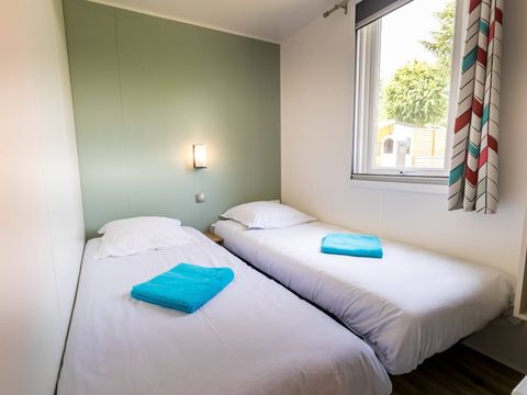 MOBILHOME 6 personnes - Mobil-home | Premium | 3 Ch. | 6 Pers. | Terrasse surélevée | 2 SDB | TV