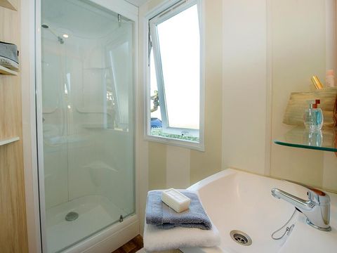 MOBILHOME 6 personnes - Mobil-home | Comfort | 2 Ch. | 4/6 Pers. | Terrasse surélevée | TV
