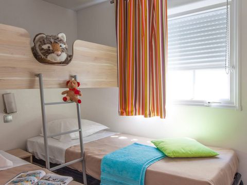 MOBILHOME 5 personnes - Mobil-home | Classic | 2 Ch. | 5 Pers. | Terrasse simple | 1 SDB | TV