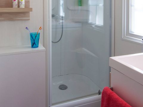 MOBILHOME 5 personnes - Mobil-home | Classic | 2 Ch. | 5 Pers. | Terrasse simple | 1 SDB | TV