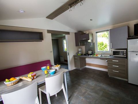 MOBILHOME 4 personnes - Mobil-home PMR | Comfort | 2 Ch. | 4 Pers. | Terrasse surélevée | 1 SDB | TV