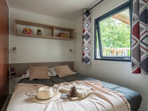 MOBILHOME 8 personnes - PRESTA + 40m² - 4 chambres 2 SdB TV + clim