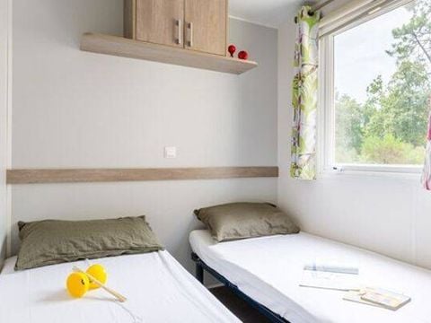 MOBILHOME 6 personnes - Mobil-home | Comfort | 2 Ch. | 4/6 Pers. | Terrasse surélevée non couverte | 1 SDB | TV
