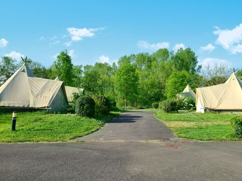Tente en toile et en bois 2 personnes - Tipi - sans sanitaires