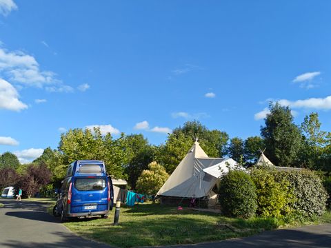 Tente en toile et en bois 2 personnes - Tipi - sans sanitaires