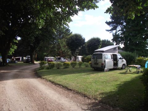 Emplacement - Emplacement nu + véhicule
