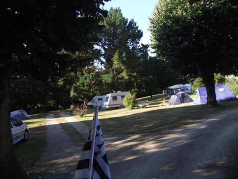 Emplacement - Emplacement nu + véhicule