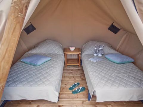 Insolite 2 personnes - Lodge Moorea 5.5 m² sur plancher bois de 11 m² - 1 chambre avec 2 lits de 80/190 . Nouveauté 2022