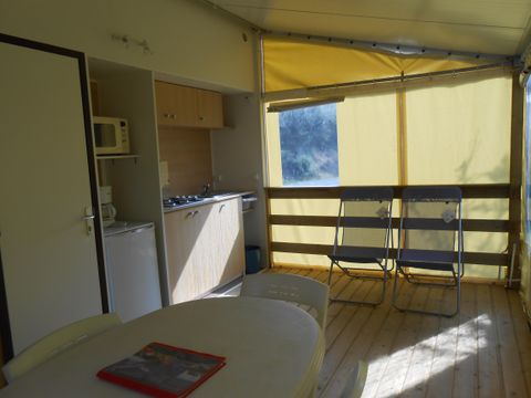 TENTE TOILE ET BOIS 5 personnes - TITHOME 25m²  2 chambres - PAS DE WC ET SALLE DE BAIN