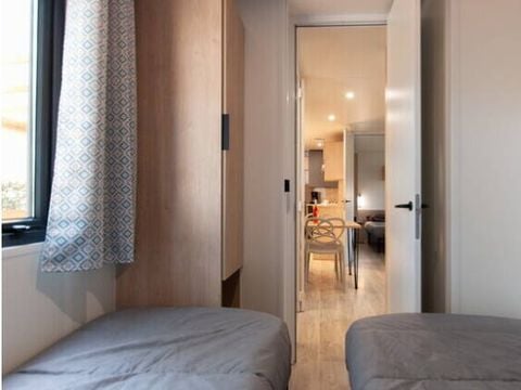 MOBILHOME 6 personnes - Mobil-home | Premium | 3 Ch. | 6 Pers. | Terrasse couverte | 1 SDB | Clim. | TV