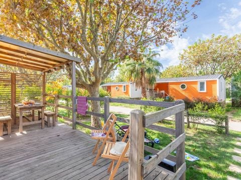 MOBILHOME 6 personnes - Mobil-home | Premium | 3 Ch. | 6 Pers. | Terrasse couverte | 1 SDB | Clim. | TV