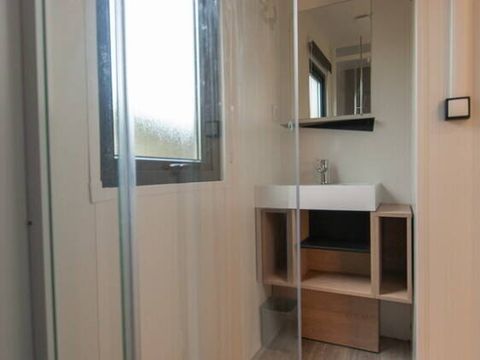 MOBILHOME 6 personnes - Mobil-home | Premium | 3 Ch. | 6 Pers. | Terrasse couverte | 1 SDB | Clim. | TV