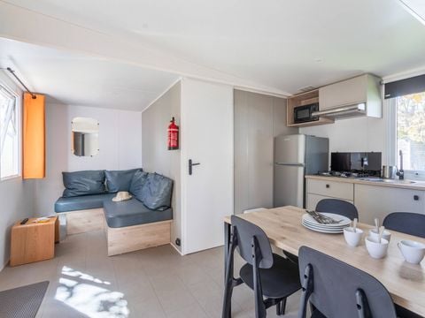 MOBILHOME 4 personnes - Mobil-home | Premium | 2 Ch. | 4 Pers. | Terrasse couverte | 1 SDB | Clim. | TV