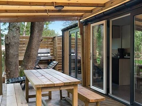 MOBILHOME 6 personnes - Mobil-home | Premium Exclusive | 3 Ch. | 6 Pers. | Terrasse surélevée | Jacuzzi | Douche extérieure | 1 SDB | Clim. | TV