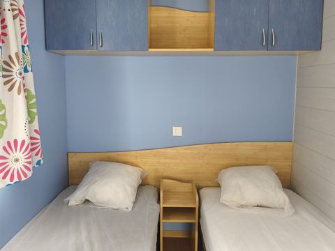 MOBILHOME 4 personnes - 30m² - 2 chambres - n° 33 Terrasse couverte du SAMEDI au SAMEDI