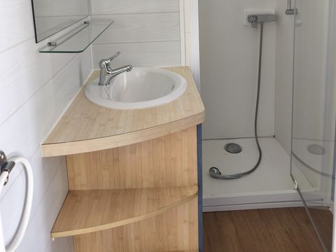 MOBILHOME 4 personnes - 30m² - 2 chambres - n° 33 Terrasse couverte du SAMEDI au SAMEDI