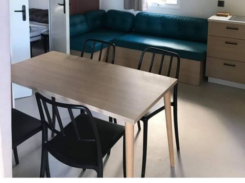 MOBILHOME 6 personnes - PREMIUM MONTMIRAIL Climatisé- 3 chambres + lave-vaisselle + TV (4 adultes max+2 enfants)