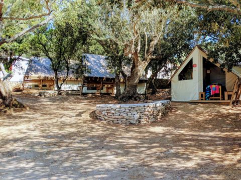 BUNGALOW TOILÉ 4 personnes - 2 chambres - sans sanitaires