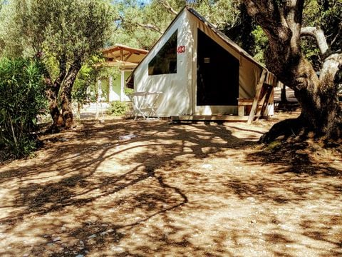 BUNGALOW TOILÉ 4 personnes - 2 chambres - sans sanitaires