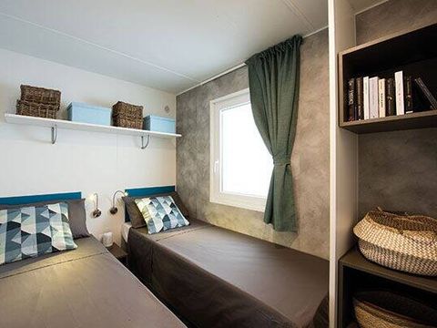 BUNGALOW 4 personnes - Mobil-home | Comfort | 2 Ch. | 4 Pers. | Terrasse surélevée | 1 SDB | Clim. | TV