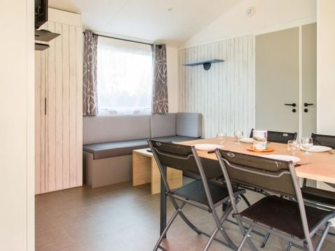 MOBILHOME 5 personnes - AUTHENTIQUE - TV - PLANCHA