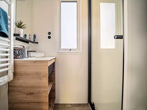 MOBILHOME 8 personnes - Quattro Premium 5 Pièces 8 Personnes Jacuzzi + Climatisé + TV 