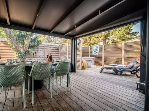 MOBILHOME 8 personnes - Quattro Premium 5 Pièces 8 Personnes Jacuzzi + Climatisé + TV 