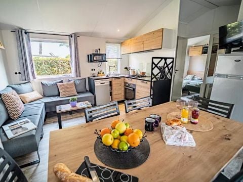 MOBILHOME 8 personnes - Quattro Premium 5 Pièces 8 Personnes Jacuzzi + Climatisé + TV 