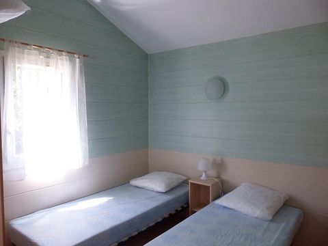 CHALET 6 personnes - Chalet Confort -35m² -2 chambres - terrasse semi-couverte - TV - Clim 2/6 pers