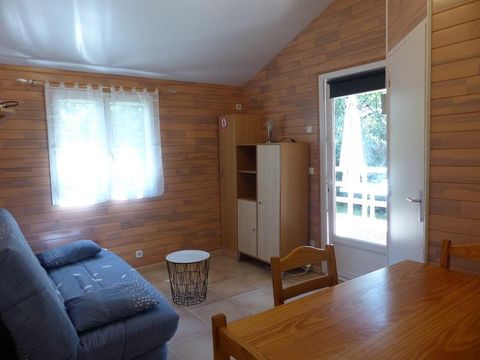 CHALET 6 personnes - Chalet Confort -35m² -2 chambres - terrasse semi-couverte - TV - Clim 2/6 pers