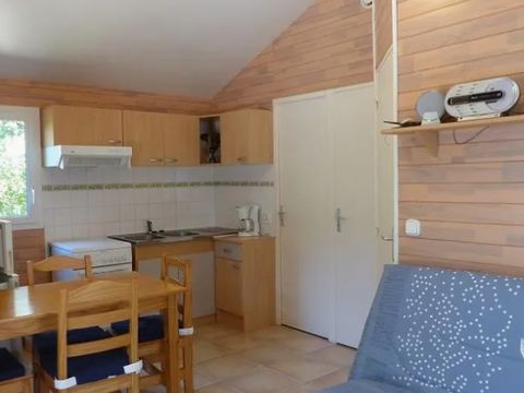 CHALET 6 personnes - Chalet Confort -35m² -2 chambres - terrasse semi-couverte - TV - Clim 2/6 pers