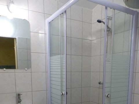 Gîte 2/6 personnes - Maisonnette Confort 35m² - 2 chambres - Terrasse - TV