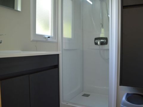 Mobilhome 4 personnes - Mobil-Home Confort -28m² -2 chambres - terrasse semi-couverte - TV - Clim 2/4 pers