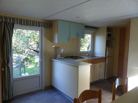 Mobilhome 4 personnes - Mobil-Home Confort -28m² -2 chambres - terrasse semi-couverte - TV - Clim 2/4 pers