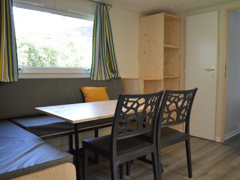 Mobilhome 4 personnes - Mobil-Home Confort -28m² -2 chambres - terrasse semi-couverte - TV - Clim 2/4 pers