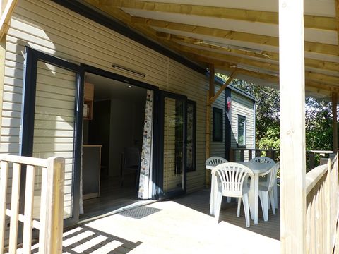 MOBILHOME 6 personnes - Mobil-Home Premium 32m² 3 chambres - terrasse semi-couverte - TV - Clim 2/6 pers