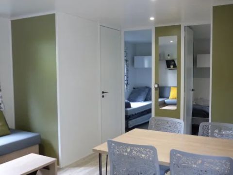 Mobilhome 2/6 personnes - Premium 32m² - 3 chambres - Terrasse semi-couverte - TV - Clim