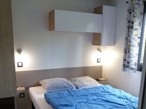 Mobilhome 2/6 personnes - Premium 32m² - 3 chambres - Terrasse semi-couverte - TV - Clim