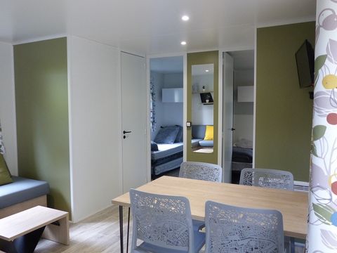 Mobilhome 2/6 personnes - Premium 32m² - 3 chambres - Terrasse semi-couverte - TV - Clim