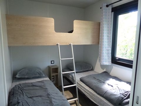 Mobilhome 2/5 personnes - Premium -30m² -2 chambres - Terrasse couverte - TV - Clim