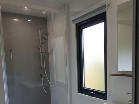 Mobilhome 2/5 personnes - Premium -30m² -2 chambres - Terrasse couverte - TV - Clim
