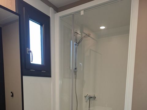 Chalet 2/5 personnes - NEW Premium -28m2 - 2 chambres - Terrasse couverte - TV - Clim
