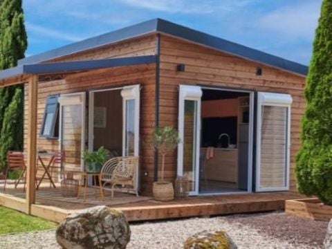 CHALET 5 personnes - NEW // Chalet Premium -28m2 - 2 chambres - terrasse couverte - TV - Clim 2/5 pers