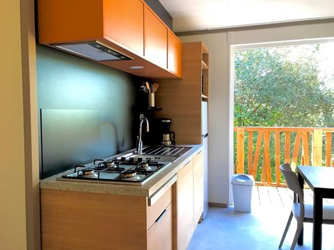 CHALET 5 personnes - NEW // Chalet Premium -28m2 - 2 chambres - terrasse couverte - TV - Clim 2/5 pers