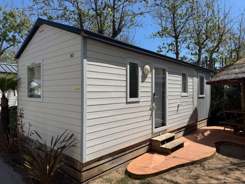 Mobilhome 2/4 personnes - Confort Louisiane 26m² - 2 chambres - Terrasse semi-couverte - TV +clim