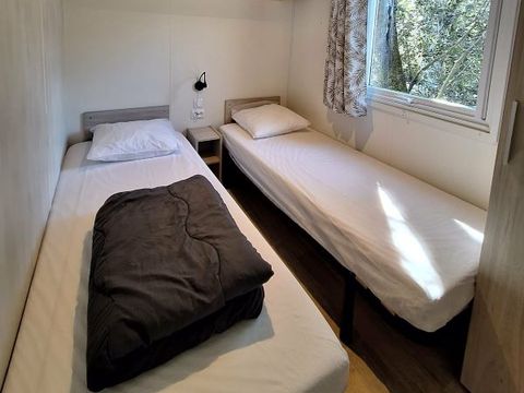 Mobilhome 2/4 personnes - Confort Louisiane 26m² - 2 chambres - Terrasse semi-couverte - TV +clim