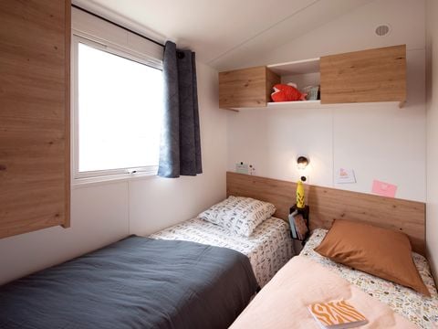 MOBILHOME 9 personnes -  Cottage face au terrain de foot 8/9 pers