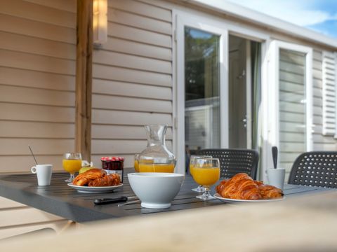MOBILHOME 6 personnes - Mobil-home | Comfort XL | 2 Ch. | 4/6 Pers. | Terrasse surélevée | Clim.